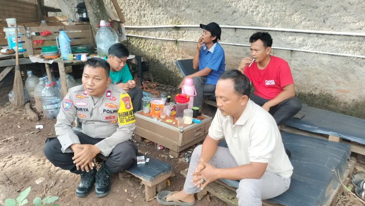Jaga Jakarta Jaga Bekasi, Bhabinkamtibmas Serang Baru Perkuat Satkamling Bersama Tokoh Sukasari