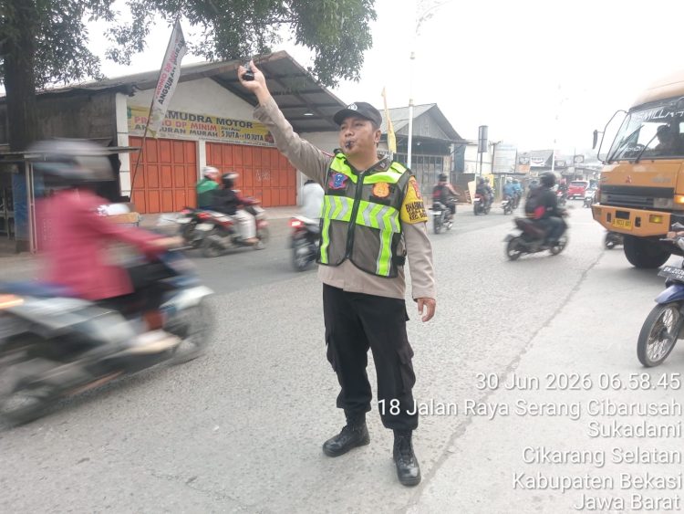 Jaga Jakarta Jaga Bekasi, Polsek Serang Baru Pastikan Kelancaran Arus Lalin