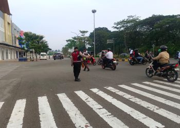 Jaga Jakarta Jaga Bekasi, Sat Samapta Polres Metro Bekasi Kawal Kelancaran Arus Lalu Lintas Pagi