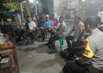 Jaga Bekasi On The Spot, Kapolsek Pebayuran Ajak Warga Sumbersari Hidupkan Siskamling