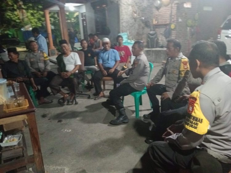 Jaga Bekasi On The Spot, Kapolsek Pebayuran Ajak Warga Sumbersari Hidupkan Siskamling