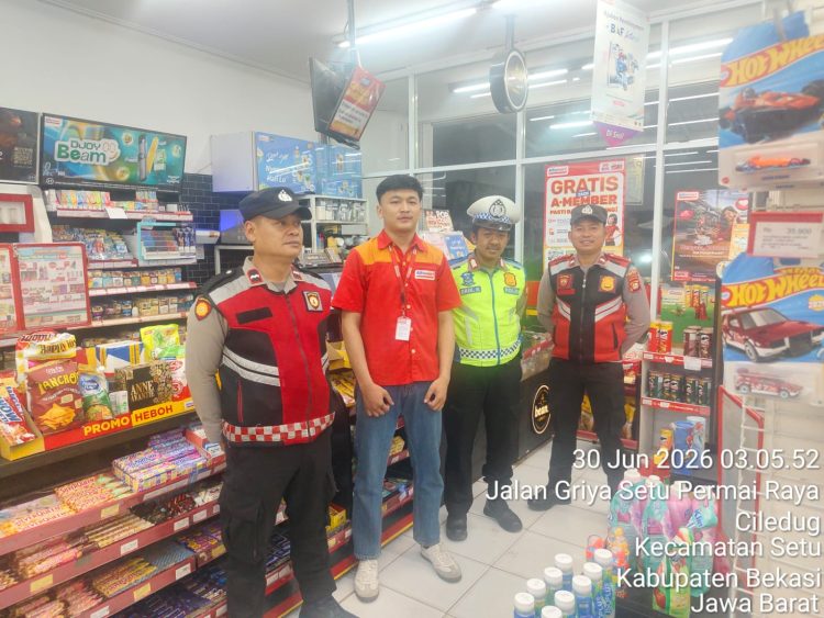 Jaga Jakarta Jaga Bekasi, Patroli Biru Polsek Setu Sasar Titik Rawan hingga Sentra Ekonomi