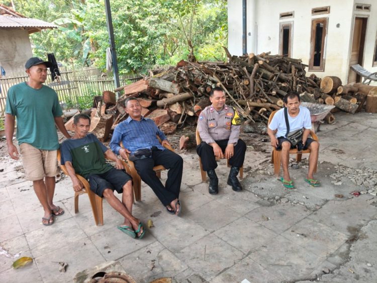 Bhabinkamtibmas Kedungwaringin Perkuat Silaturahmi dan Berikan Himbauan Kamtibmas