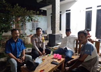 Jaga Jakarta Jaga Bekasi, Bhabinkamtibmas Cabangbungin Sambangi Warga Ajak Aktifkan Kembali Satkamling