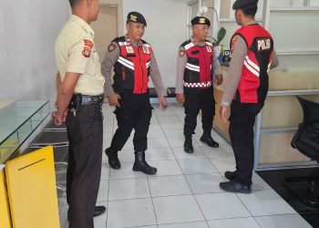 Patroli Dialogis Polsek Tambelang Perkuat Pencegahan Kejahatan Jalanan di Sukarapih