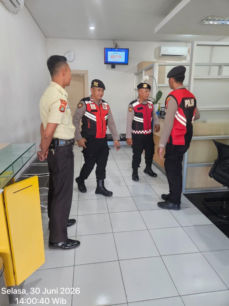 Patroli Dialogis Polsek Tambelang Perkuat Pencegahan Kejahatan Jalanan di Sukarapih