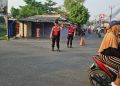 Polsek Tambelang Atur Arus Sore di Pertigaan Pasar Sukarapih