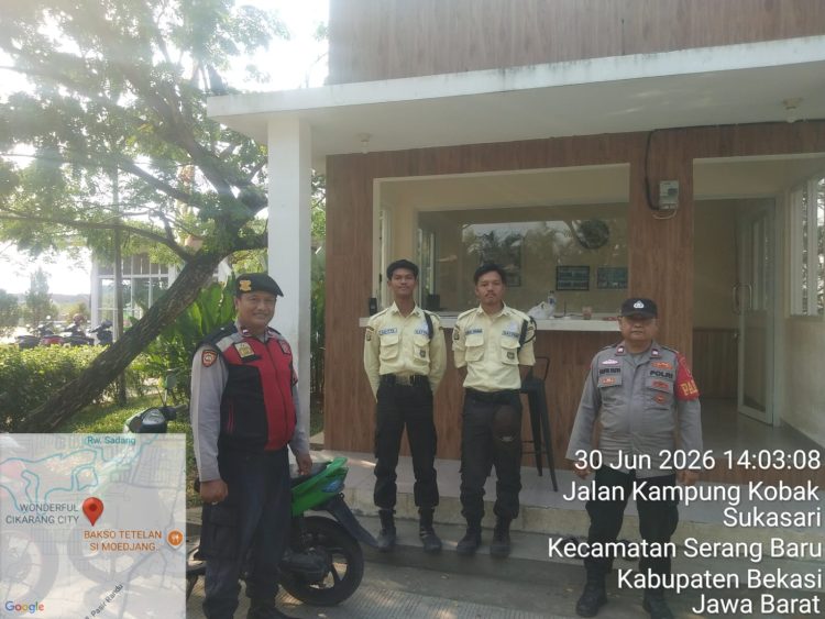 Patroli Jalan Kaki Polsek Serang Baru Perkuat Pencegahan 3C di Perumahan Wonderful Cikarang