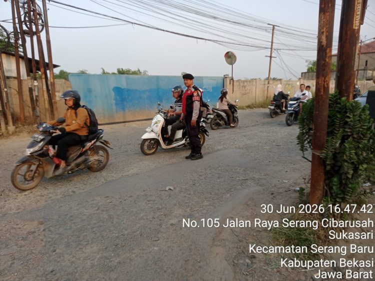 Jaga Jakarta Jaga Bekasi, Polsek Serang Baru Hadirkan Kelancaran Arus Sore di Pertigaan Pasirandu Ceper