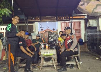 Jaga Jakarta Jaga Bekasi, Kapolsubsektor PUP Sambangi Pos Siskamling Ajak Warga Perkuat dan Aktifkan Kembali Satkamling