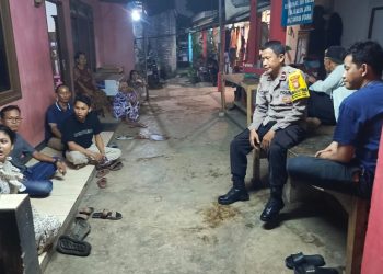 Bekasi Jaga Jakarta, Bhabinkamtibmas Jejalenjaya Mediasi Perselisihan Tetangga Lewat Musyawarah