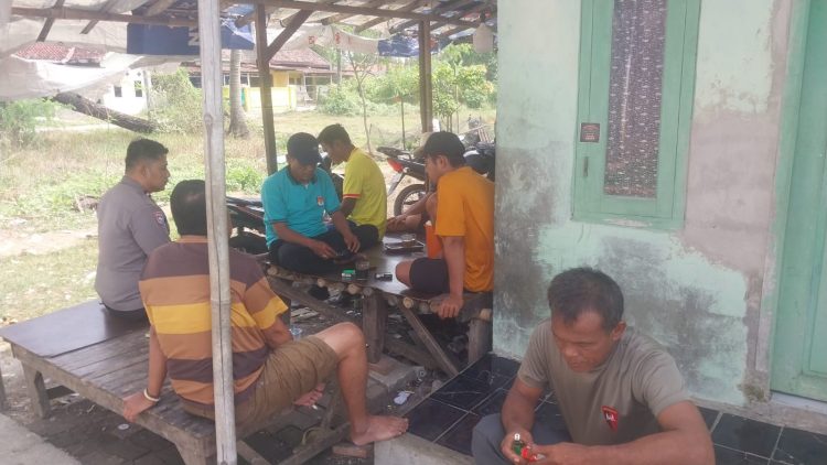 Jaga Jakarta Jaga Bekasi, Bhabinkamtibmas Cabangbungin Ajak Warga Sindangsari Perkuat Kerukunan