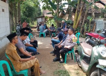 Jaga Jakarta Jaga Bekasi, Bhabinkamtibmas Serang Baru Perkuat Satkamling Bersama Warga Jayamulya