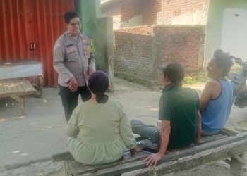 Jaga Jakarta Jaga Bekasi, Bhabinkamtibmas Cabangbungin Ajak Warga Jayalaksana Waspada Curanmor dan Tawuran