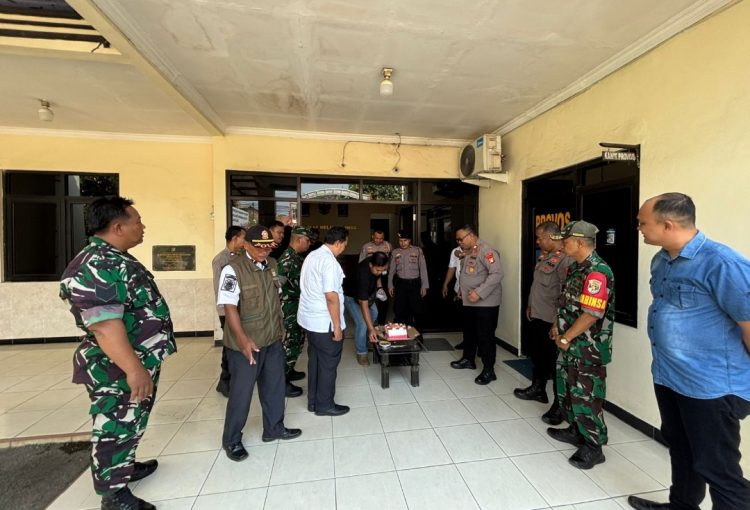 Jaga Jakarta Jaga Bekasi: Forkopimcam Serang Baru Beri Ucapan Hari Bhayangkara ke-80 di Polsek Serang Baru