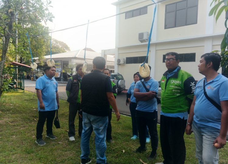 HUT Bhayangkara ke-80, Polsek Cikarang Selatan Ajak Driver Ojol Lomba Bersama