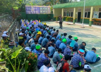 Police Goes to School, Polsek Cibarusah Tanamkan Disiplin dan Semangat Belajar di SMK Mandiri