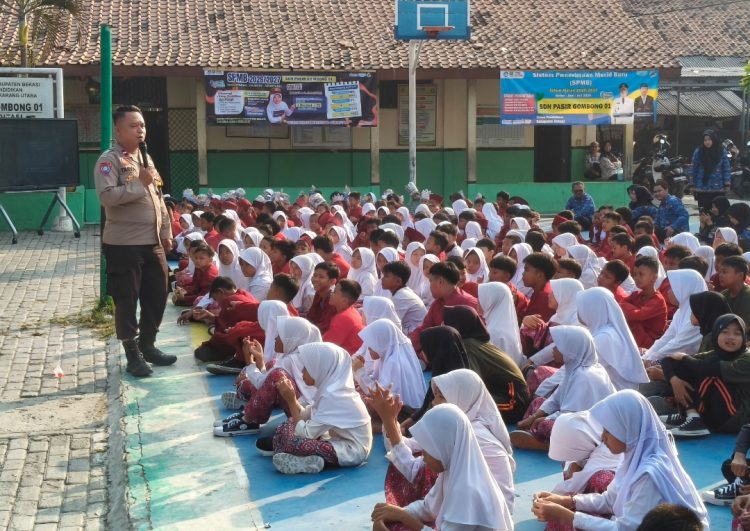 Police Goes to School, Bhabinkamtibmas Pasirgombong Ajak 314 Siswa Cegah Perundungan dan Raih Prestasi