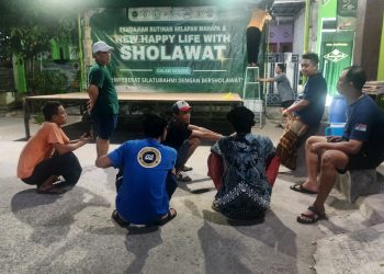 Warga Blok RT 06 RW 14 BCM Gotong Royong Persiapkan Pengajian Selapanan Mahapa Sholawat