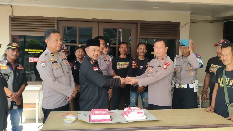 Ormas BPPKB Banten Beri Apresiasi kepada Polsek Kedungwaringin di Hari Bhayangkara ke-80