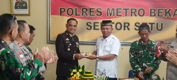 Jaga Jakarta Jaga Bekasi: Kecamatan dan Koramil Setu Beri Ucapan HUT Bhayangkara ke-80 untuk Polsek Setu