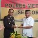 Jaga Jakarta Jaga Bekasi: Kecamatan dan Koramil Setu Beri Ucapan HUT Bhayangkara ke-80 untuk Polsek Setu