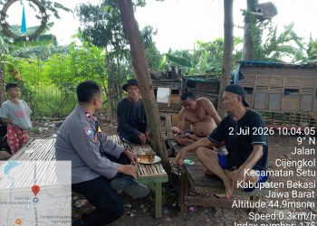 Jaga Bekasi On The Spot, Bhabinkamtibmas Polsek Setu Ngopi Kamtibmas Bersama Toga dan Tomas Desa Cijengkol