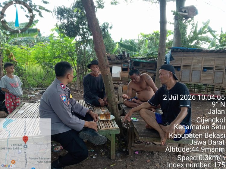 Jaga Bekasi On The Spot, Bhabinkamtibmas Polsek Setu Ngopi Kamtibmas Bersama Toga dan Tomas Desa Cijengkol