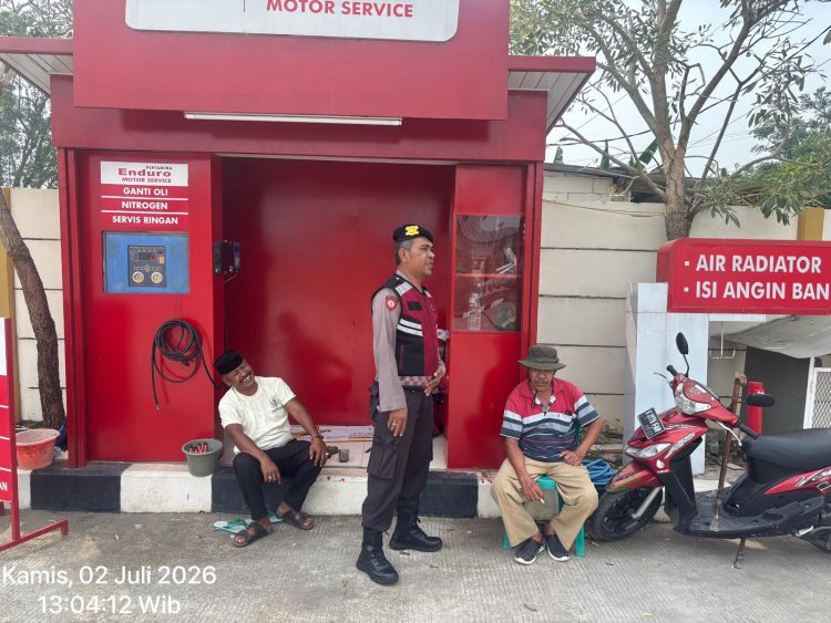 Polsek Tambelang Patroli Dialogis di SPBU Sukamaju Antisipasi Kejahatan Jalanan