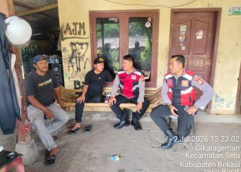 Patroli Mobile Polsek Setu Sambangi Warga Desa Cikarageman Antisipasi Gangguan Kamtibmas
