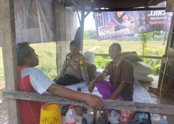 Bhabinkamtibmas Polsek Serang Baru Sambangi Warga Desa Sukasari, Sampaikan Imbauan Kamtibmas
