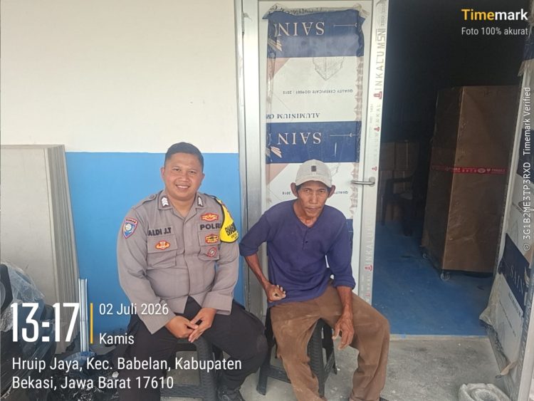 Jaga Jakarta Jaga Bekasi, Bhabinkamtibmas Sambangi Warga Hurip Jaya dan Perkuat Kamtibmas Lingkungan