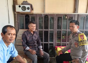 Jaga Jakarta Jaga Bekasi, Bhabinkamtibmas Sukamekar Sambangi Warga di Sukawangi