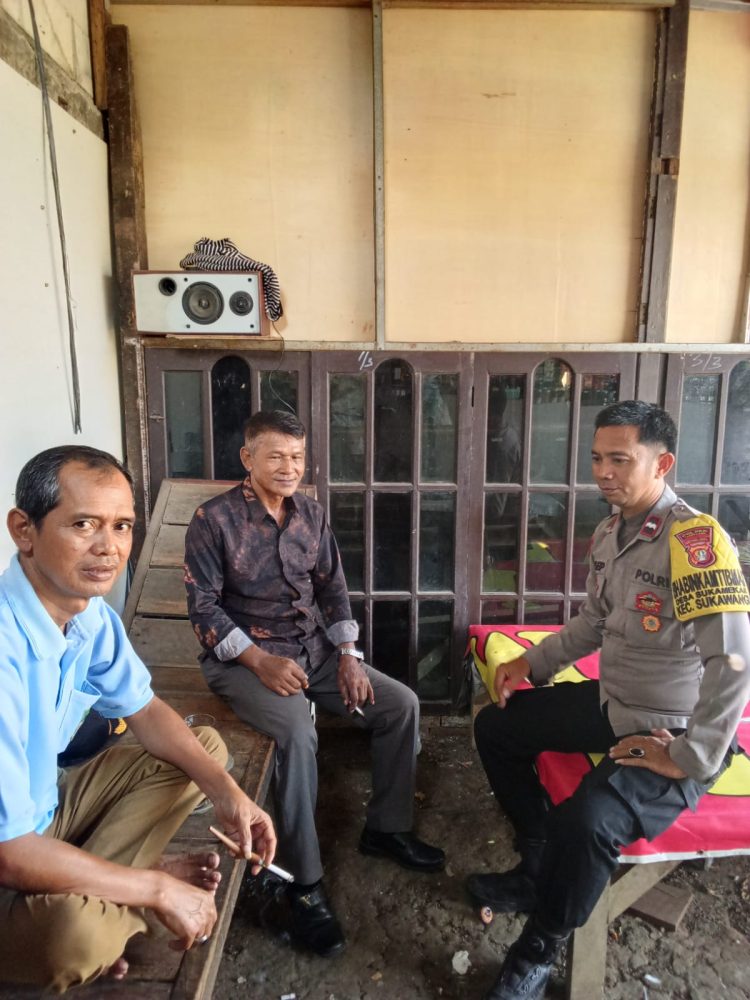 Jaga Jakarta Jaga Bekasi, Bhabinkamtibmas Sukamekar Sambangi Warga di Sukawangi