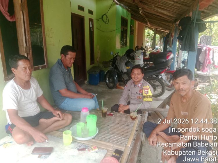 Jaga Jakarta Jaga Bekasi, Bhabinkamtibmas Pantai Hurip Sambangi Warga dan Sampaikan Pesan Kamtibmas