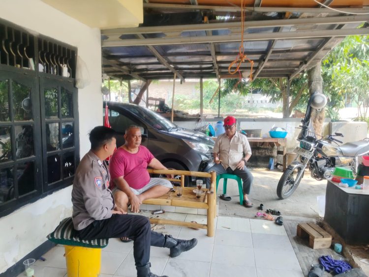 Jaga Jakarta Jaga Bekasi, Bhabinkamtibmas Sertajaya Perkuat Komunikasi Kamtibmas Bersama Warga Bugelsalam