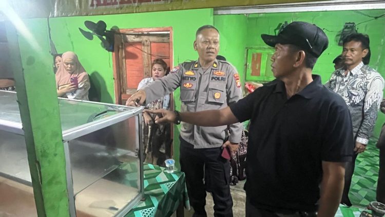 Polsek Tambelang Cek TKP Dugaan Perusakan Etalase Warga di Sukawangi
