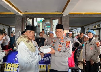 Jumat Berkah Sipropam Polres Metro Bekasi, Perkuat Silaturahmi dan Kepedulian di Desa Cibatu