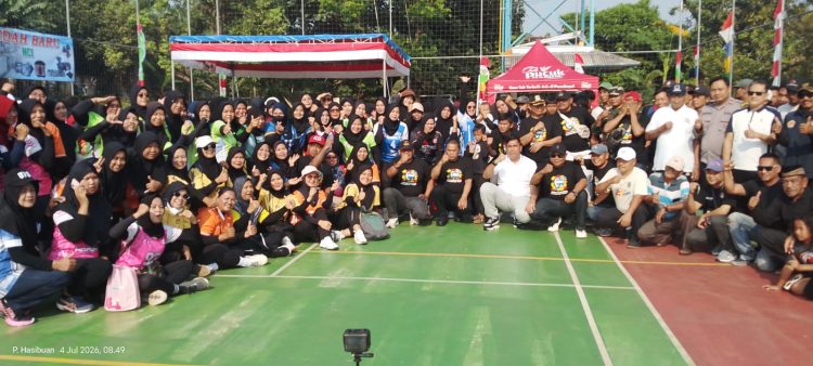 Jaga Jakarta Jaga Bekasi, Bhabinkamtibmas Setu Dampingi Pordes Bola Voli Desa Lubang Buaya