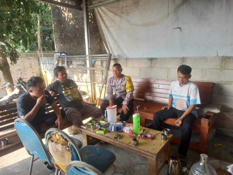 Bhabinkamtibmas Karangsegar Sambangi Warga, Ingatkan Pencegahan Tawuran Remaja