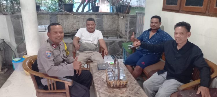 Bhabinkamtibmas Sukaragam Sambangi Tokoh Masyarakat, Perkuat Kewaspadaan Kamtibmas
