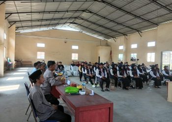 Bhabinkamtibmas Tambelang Hadiri Pelantikan PPDP Pilkades Desa Sukatenang