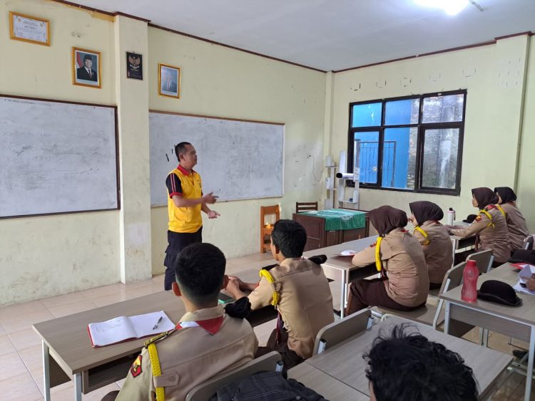 Polsek Cibarusah Bekali Saka Bhayangkara dengan Materi Kebencanaan dan Kamtibmas