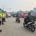 Polwan Polres Metro Bekasi Hadir Atur Lalu Lintas dan Ingatkan Keselamatan Berkendara