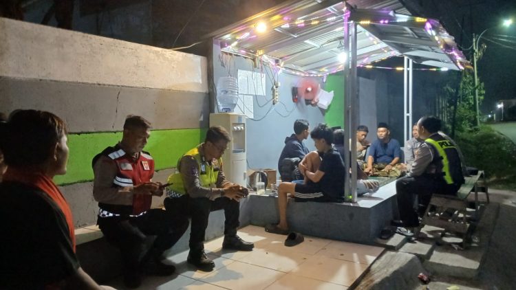 Jaga Jakarta Jaga Bekasi, Polsek Cikarang Pusat Sambangi Satkamling Kampung Cicau PLN