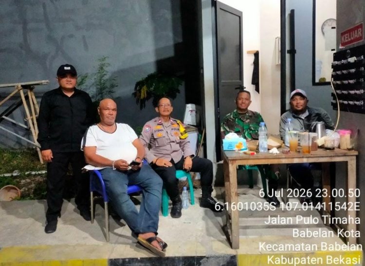 Jaga Jakarta Jaga Bekasi, Bhabinkamtibmas dan Babinsa Sambangi Warga Babelan Kota Perkuat Siskamling
