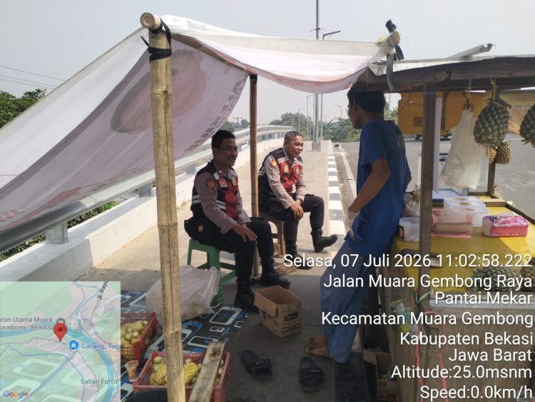 Polsek Muaragembong Gelar Patroli Dialogis Cegah Gangguan Kamtibmas