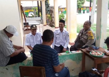 Jaga Jakarta Jaga Bekasi, Bhabinkamtibmas Cabangbungin Sambangi Warga Teluk Garut