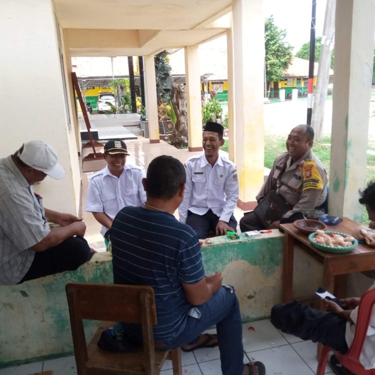 Jaga Jakarta Jaga Bekasi, Bhabinkamtibmas Cabangbungin Sambangi Warga Teluk Garut