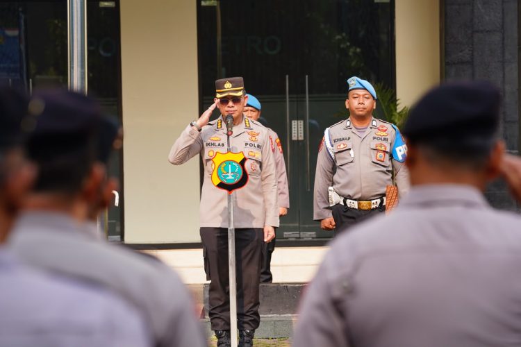 Plh Kapolres Metro Bekasi Tekankan Profesionalisme dan Pelayanan Humanis dalam Apel Pagi